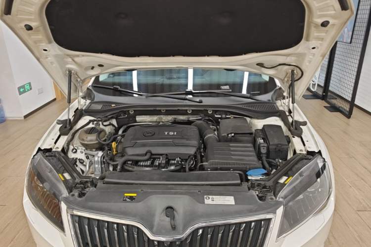 Used Skoda Superb 2016 TSI330 DSG Smart Drive Edition Engine Bay