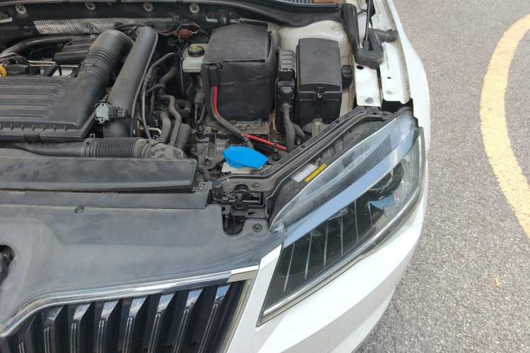 Used Skoda Superb 2016 TSI280 DSG Innovation Edition Engine Bay Left
