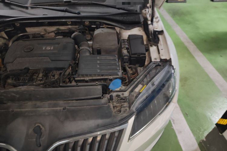 Used Skoda Superb 2016 TSI330 DSG Innovation Edition Engine Bay Left