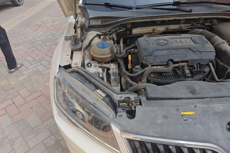Used Skoda Superb 2016 TSI330 DSG Innovation Edition Engine Bay Right