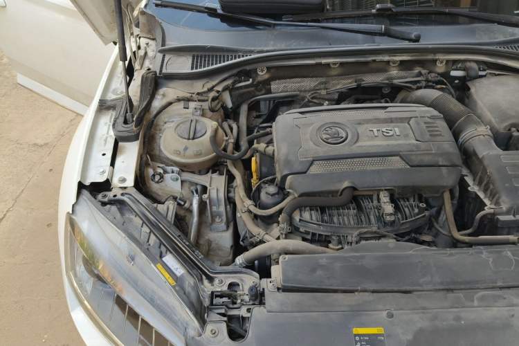 Used Skoda Superb 2016 TSI330 DSG Innovation Edition Engine Bay Right