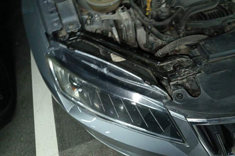 Used Skoda Superb 2016 TSI330 DSG Innovation Edition Engine Bay Right