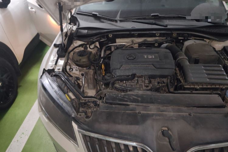 Used Skoda Superb 2016 TSI330 DSG Innovation Edition Engine Bay Right