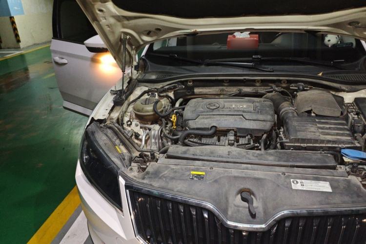 Used Skoda Superb 2016 TSI330 DSG Innovation Edition Engine Bay Right