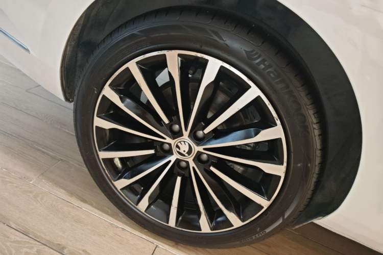 Used Skoda Superb 2016 TSI330 DSG Smart Drive Edition Exterior 5