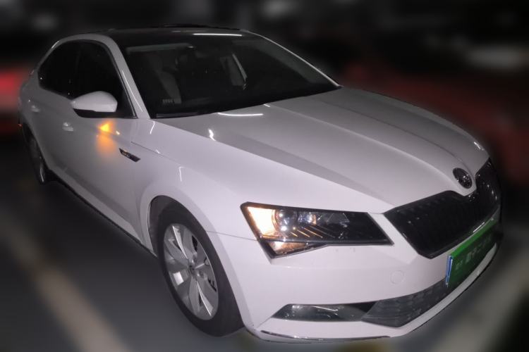 Used Skoda Superb 2016 TSI280 DSG Innovation Edition Front Right 45 Deg