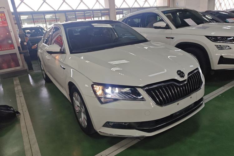 Used Skoda Superb 2016 TSI280 DSG Innovation Edition Front Right 45 Deg