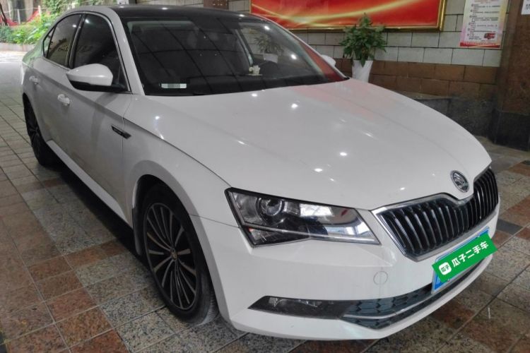 Used Skoda Superb 2016 TSI280 DSG Advanced Edition Front Right 45 Deg