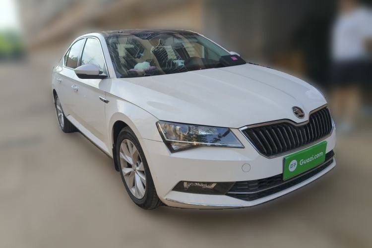 Used Skoda Superb 2016 TSI330 DSG Innovation Edition Front Right 45 Deg