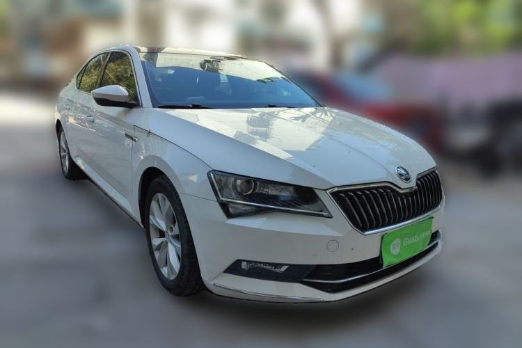Used Skoda Superb 2016 TSI280 DSG Innovation Edition Front Right 45 Deg