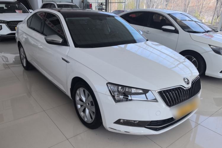 Used Skoda Superb 2016 TSI280 DSG Innovation Edition Front Right 45 Deg