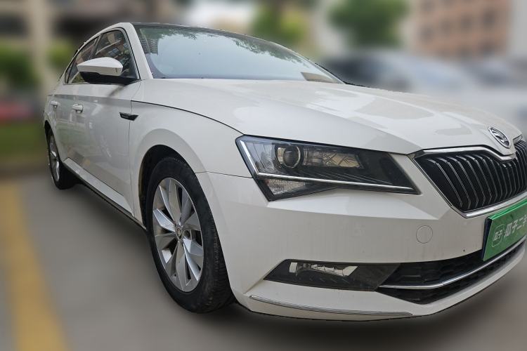 Used Skoda Superb 2016 TSI280 DSG Advanced Edition Front Right 45 Deg