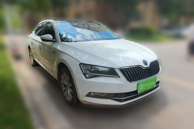 Used Skoda Superb 2016 TSI280 DSG Innovation Edition Front Right 45 Deg