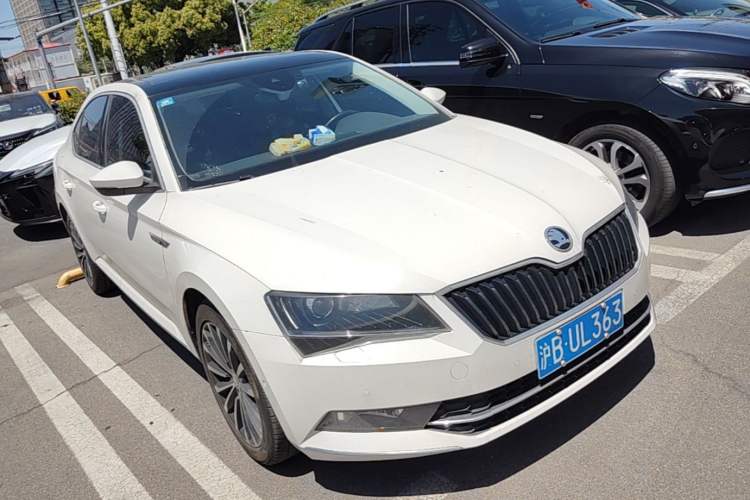 Used Skoda Superb 2016 TSI330 DSG Smart Drive Edition Front Right 45 Deg