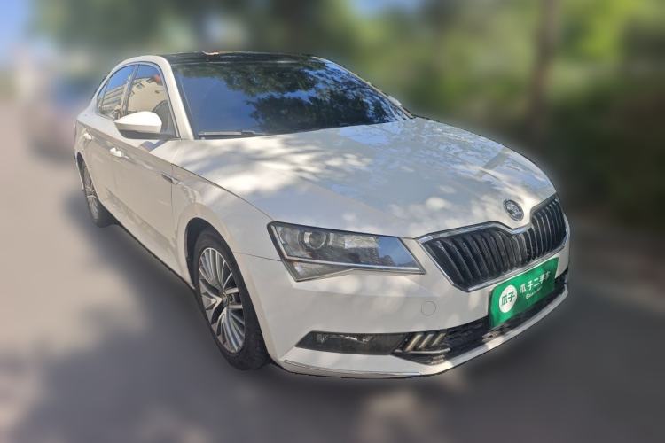Used Skoda Superb 2016 TSI280 DSG Advanced Edition Front Right 45 Deg