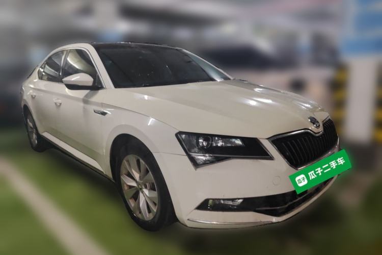 Used Skoda Superb 2016 TSI330 DSG Innovation Edition Front Right 45 Deg