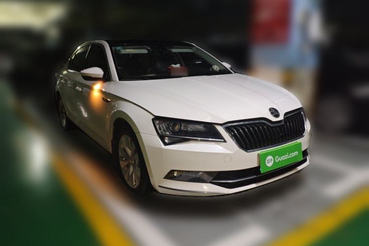 Used Skoda Superb 2016 TSI330 DSG Innovation Edition Front Right 45 Deg