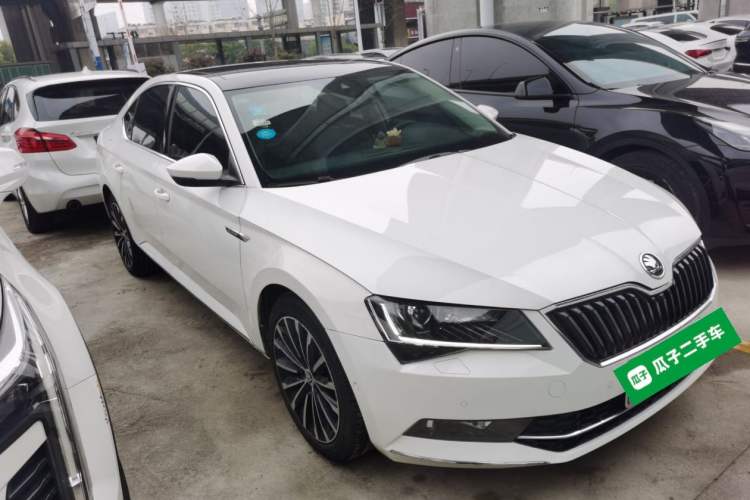 Used Skoda Superb 2016 TSI330 DSG Smart Drive Edition Front Right 45 Deg
