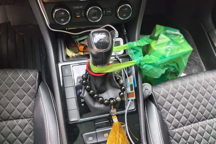 Used Skoda Superb 2016 TSI280 DSG Innovation Edition Gear Lever