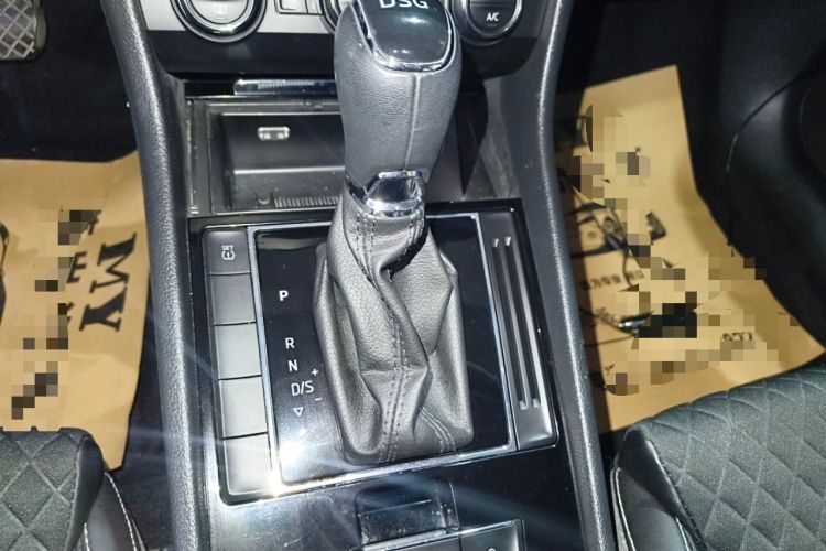 Used Skoda Superb 2016 TSI280 DSG Innovation Edition Gear Lever
