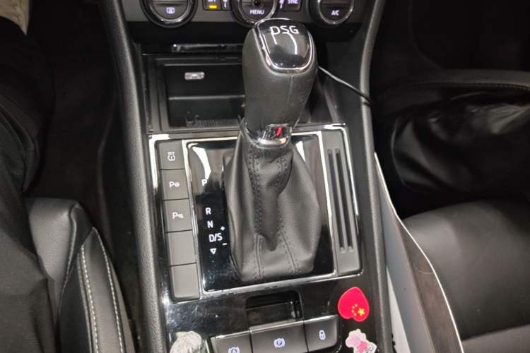 Used Skoda Superb 2016 TSI330 DSG Smart Drive Edition Gear Lever