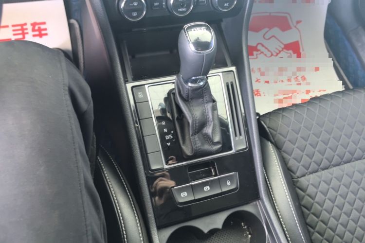 Used Skoda Superb 2016 TSI280 DSG Innovation Edition Gear Lever