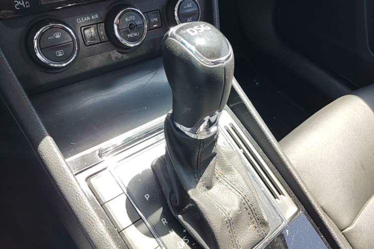 Used Skoda Superb 2016 TSI330 DSG Smart Drive Edition Gear Lever