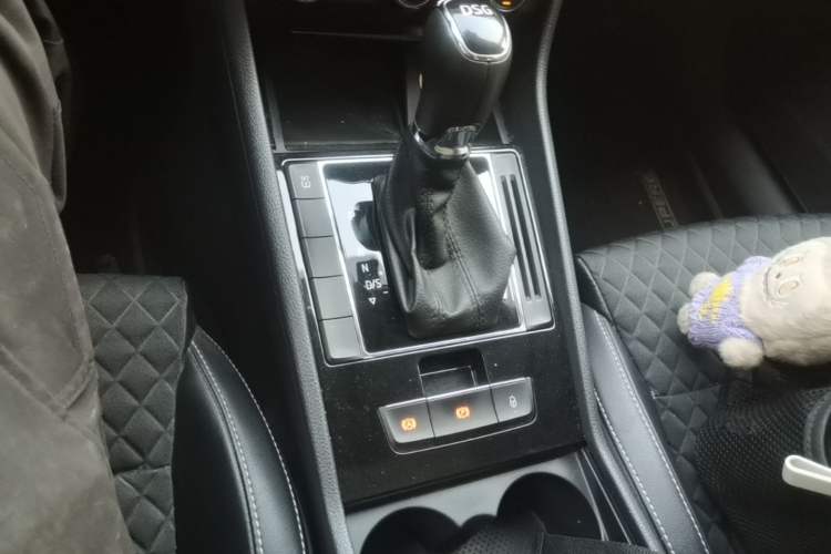 Used Skoda Superb 2016 TSI280 DSG Innovation Edition Gear Lever