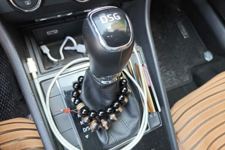 Used Skoda Superb 2016 TSI330 DSG Innovation Edition Gear Lever