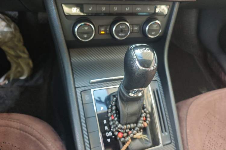 Used Skoda Superb 2016 TSI280 DSG Advanced Edition Gear Lever