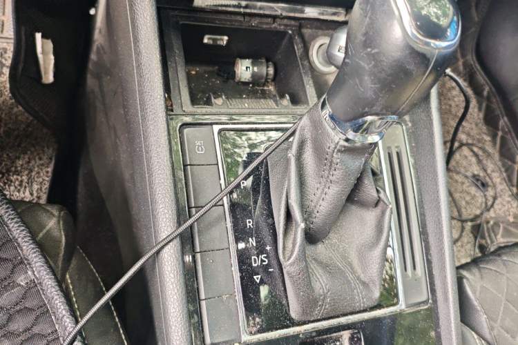 Used Skoda Superb 2016 TSI280 DSG Innovation Edition Gear Lever