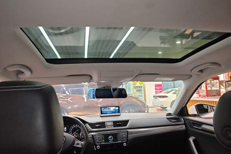 Used Skoda Superb 2016 TSI330 DSG Smart Drive Edition Headliner