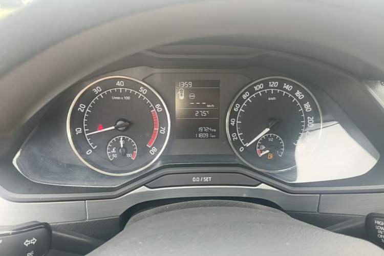 Used Skoda Superb 2016 TSI280 Manual Front-Drive Version Instrument Cluster
