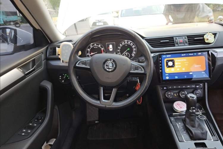 Used Skoda Superb 2016 TSI280 DSG Innovation Edition Interior 1