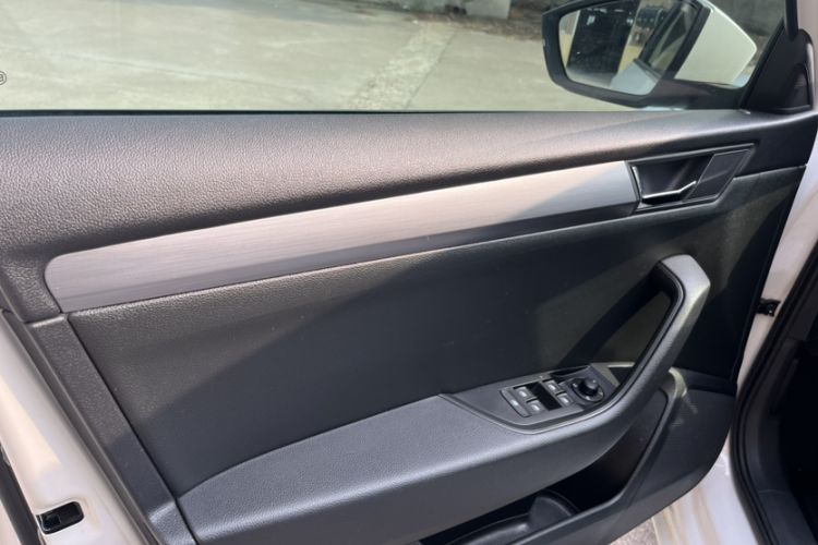Used Skoda Superb 2016 TSI280 DSG Innovation Edition Interior 11
