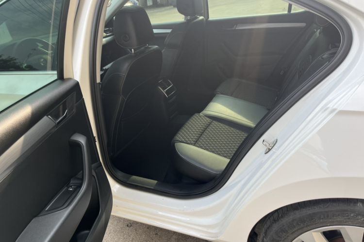 Used Skoda Superb 2016 TSI280 DSG Innovation Edition Interior 12