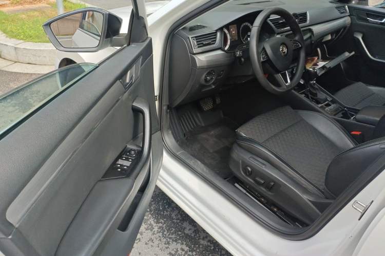Used Skoda Superb 2016 TSI280 DSG Innovation Edition Interior 3