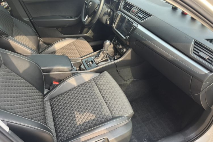 Used Skoda Superb 2016 TSI280 DSG Innovation Edition Interior 7