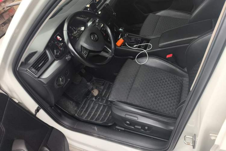Used Skoda Superb 2016 TSI280 DSG Innovation Edition Left Front Seat