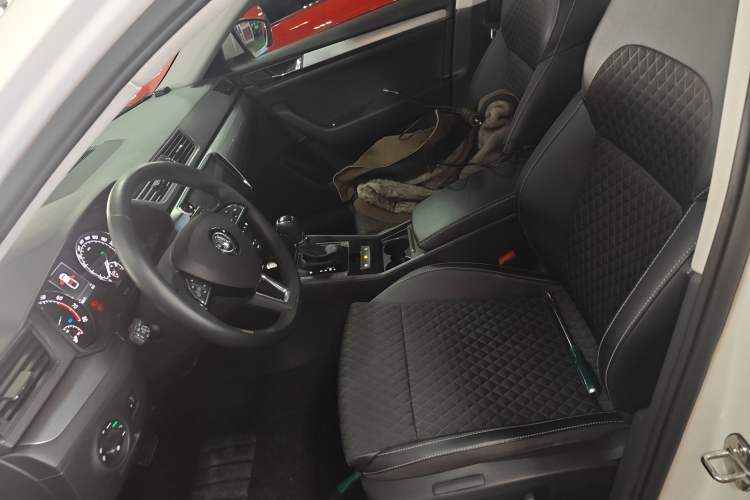 Used Skoda Superb 2016 TSI280 DSG Innovation Edition Left Front Seat