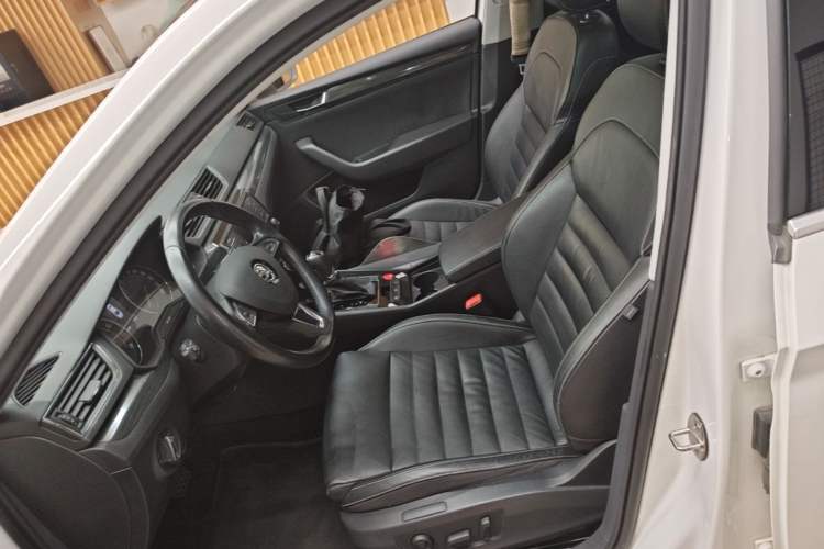 Used Skoda Superb 2016 TSI330 DSG Smart Drive Edition Left Front Seat