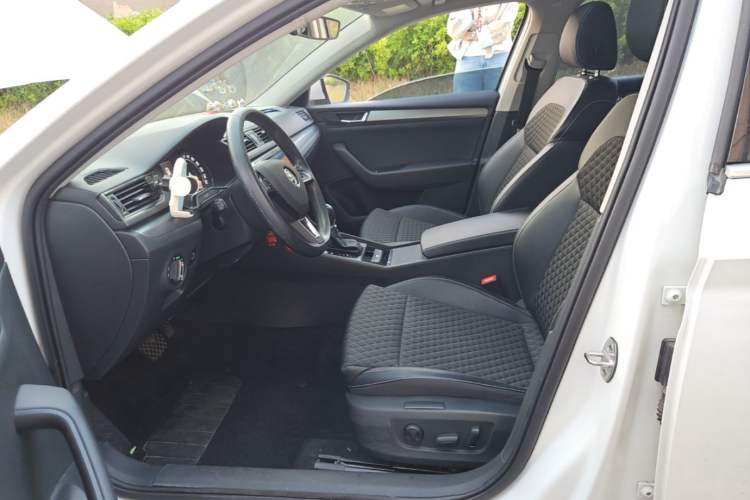 Used Skoda Superb 2016 TSI280 DSG Innovation Edition Left Front Seat