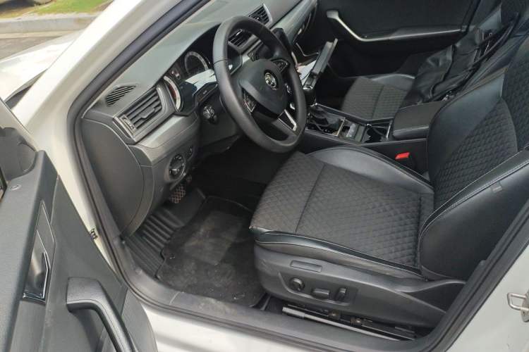 Used Skoda Superb 2016 TSI280 DSG Innovation Edition Left Front Seat