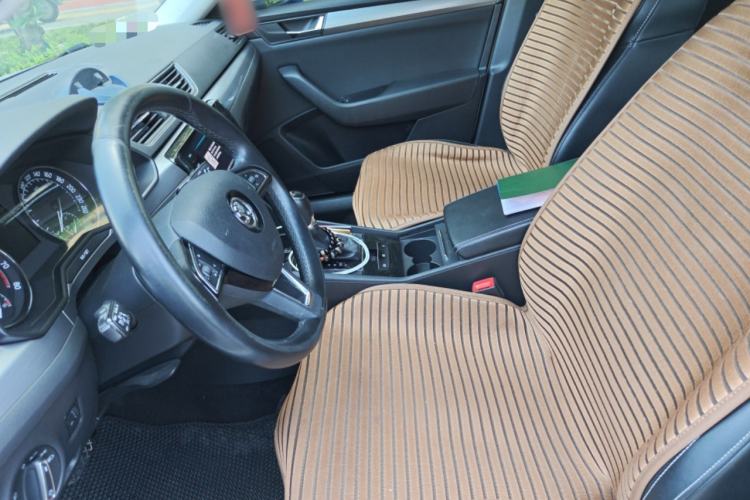 Used Skoda Superb 2016 TSI330 DSG Innovation Edition Left Front Seat