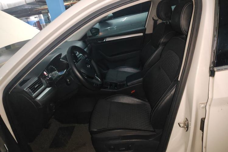 Used Skoda Superb 2016 TSI330 DSG Innovation Edition Left Front Seat