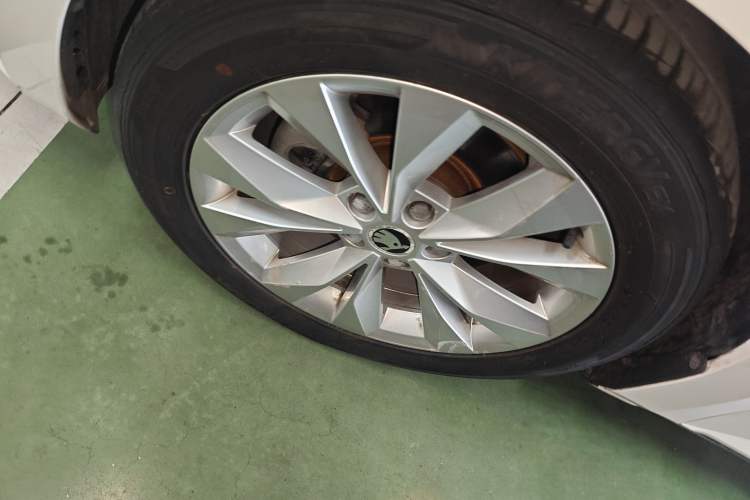 Used Skoda Superb 2016 TSI280 DSG Innovation Edition Left Front Wheel Hub