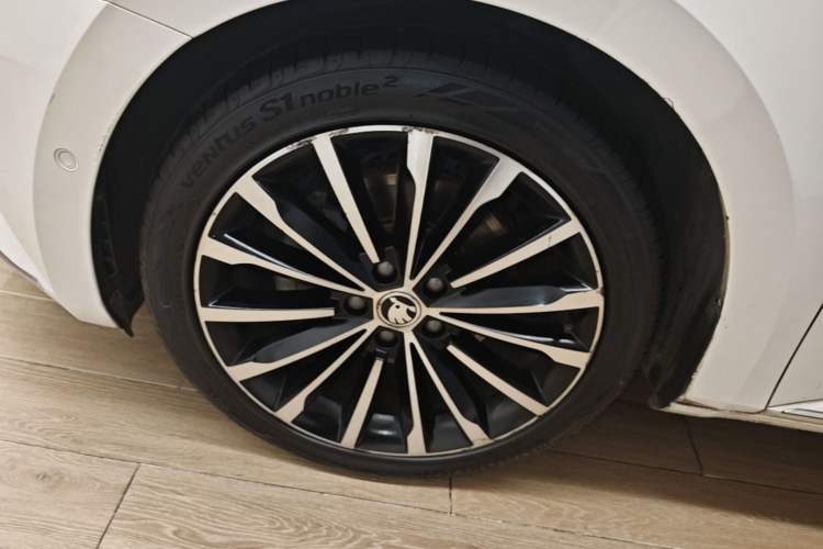 Used Skoda Superb 2016 TSI330 DSG Smart Drive Edition Left Front Wheel Hub