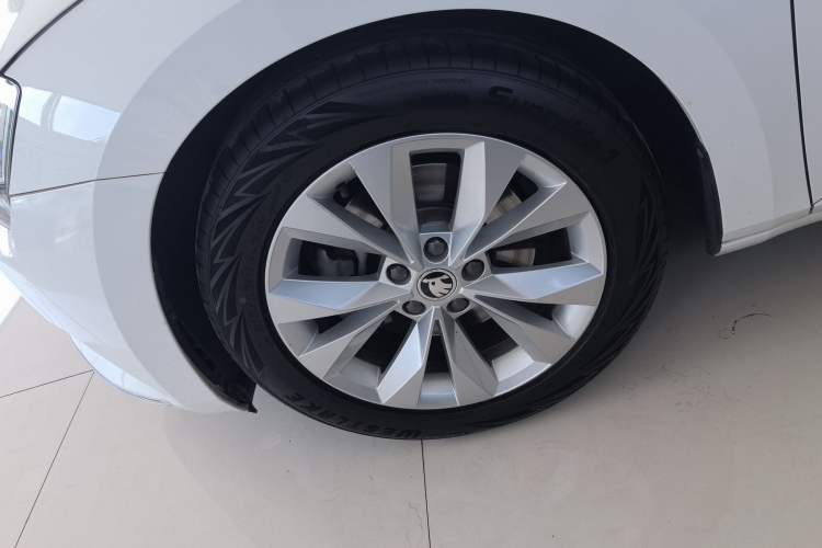 Used Skoda Superb 2016 TSI280 DSG Innovation Edition Left Front Wheel Hub