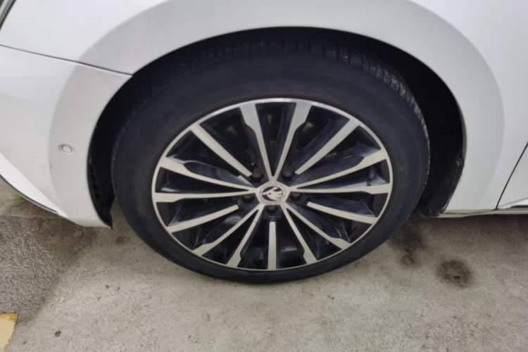 Used Skoda Superb 2016 TSI330 DSG Smart Drive Edition Left Front Wheel Hub