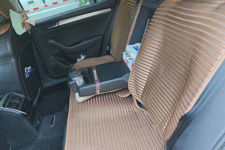 Used Skoda Superb 2016 TSI330 DSG Innovation Edition Left Rear Seat